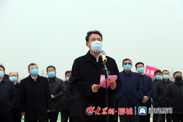 高唐县委书记张颖汇报了全县重点项目开工情况及现场开工项目情况.